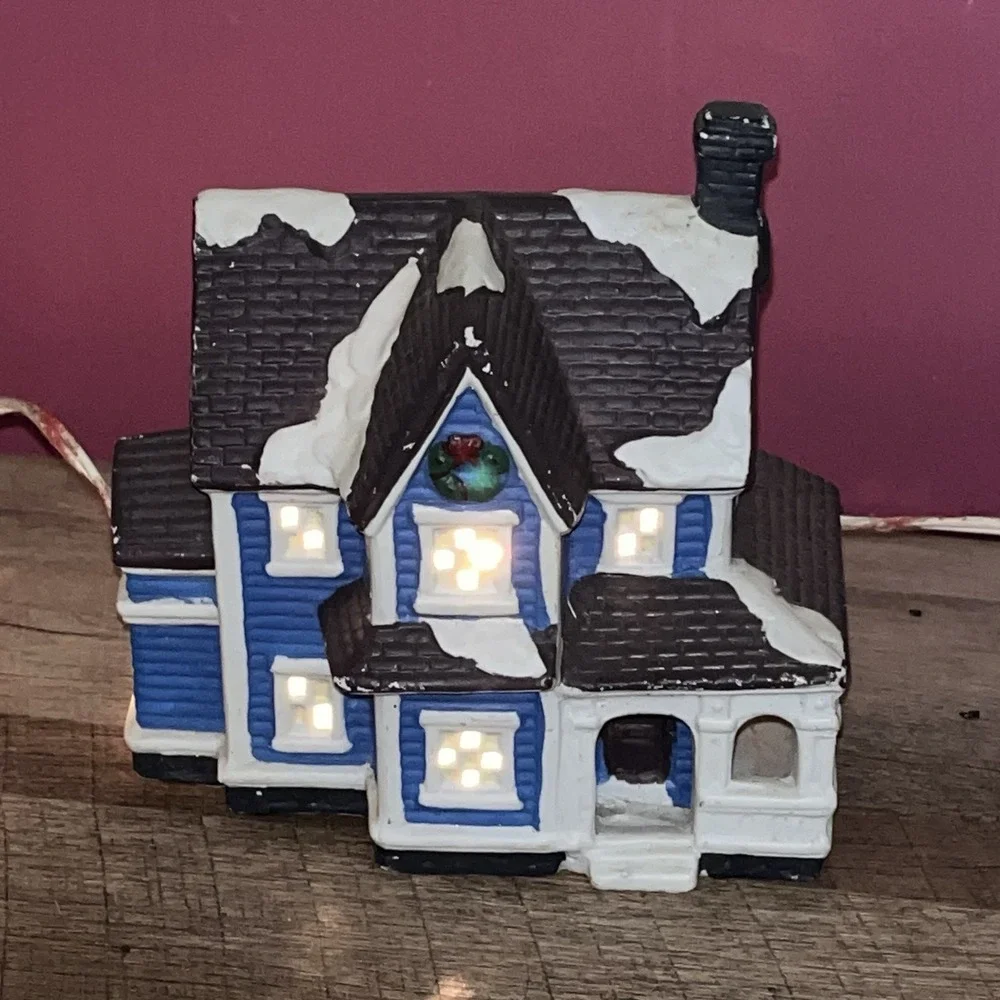 VTG Lighted Farm House/Barn Christmas Village Holiday Decor‎ WORKS